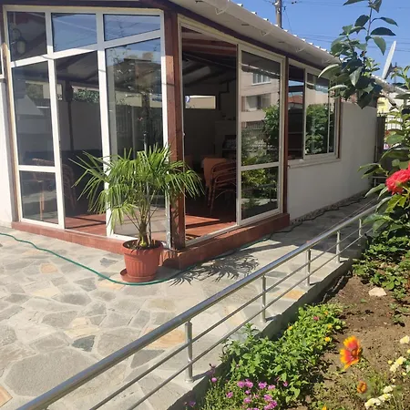 за гости левтерови 게스트하우스 체르노모레츠