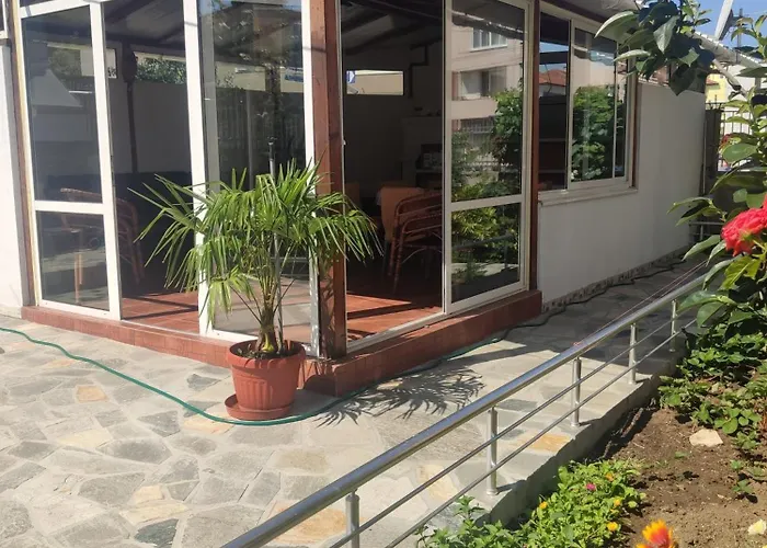 за гости левтерови Pensionat Tjernomorets